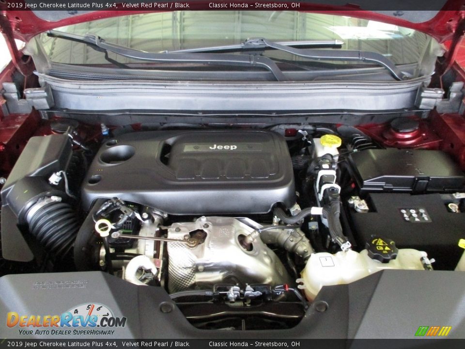 2019 Jeep Cherokee Latitude Plus 4x4 Velvet Red Pearl / Black Photo #13