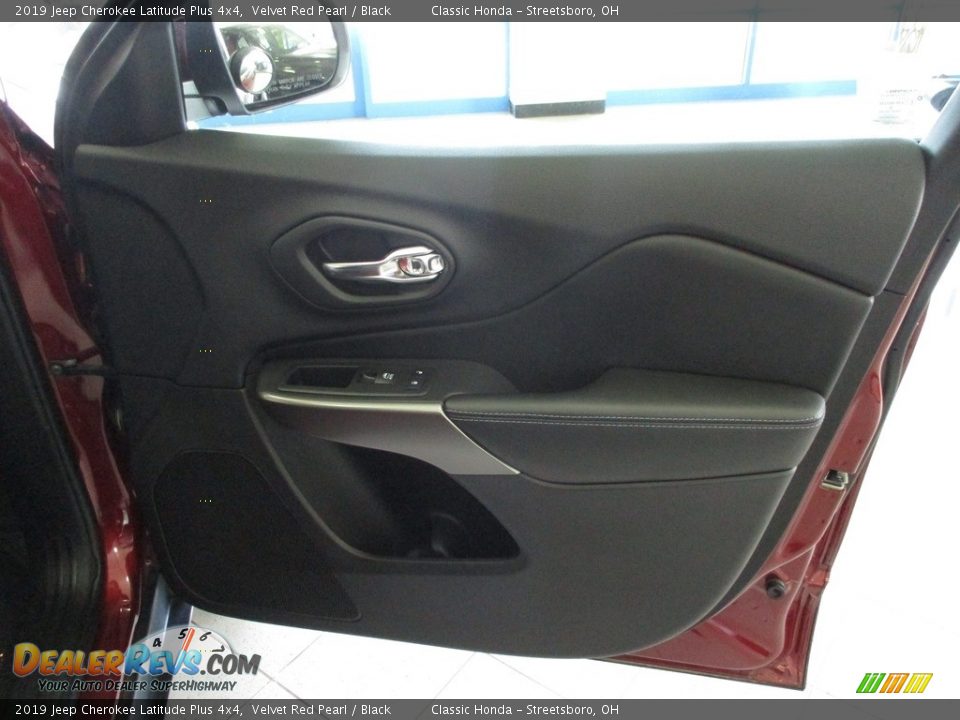 2019 Jeep Cherokee Latitude Plus 4x4 Velvet Red Pearl / Black Photo #14