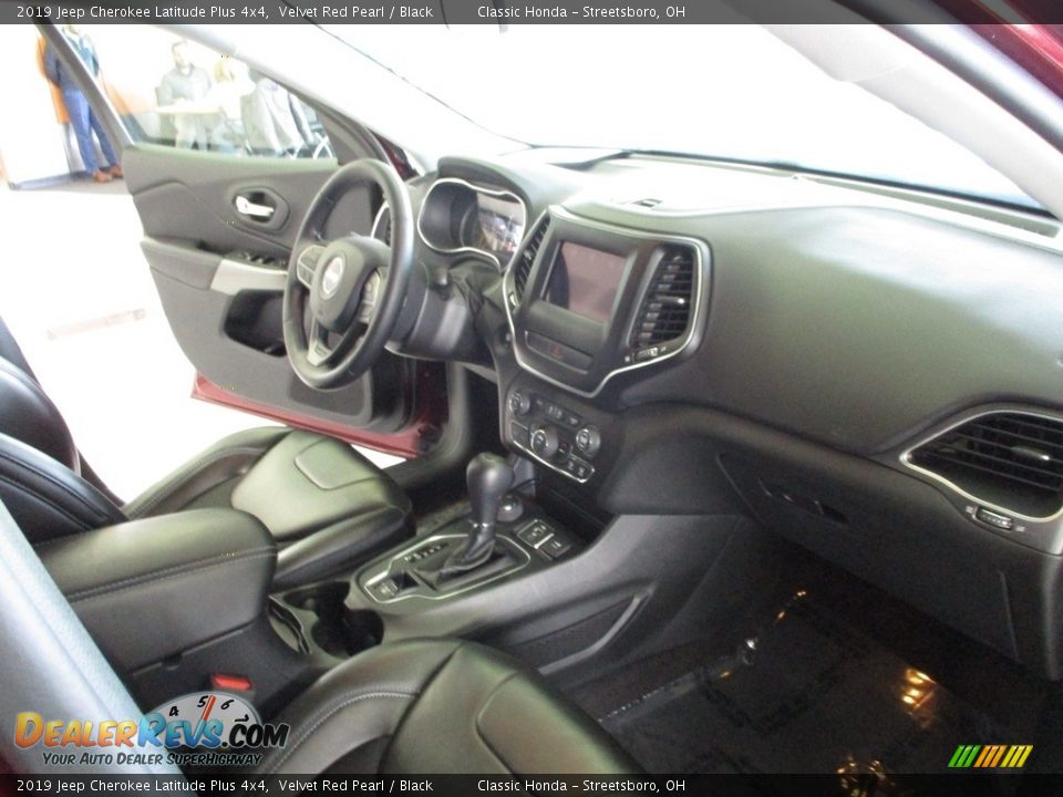 2019 Jeep Cherokee Latitude Plus 4x4 Velvet Red Pearl / Black Photo #15