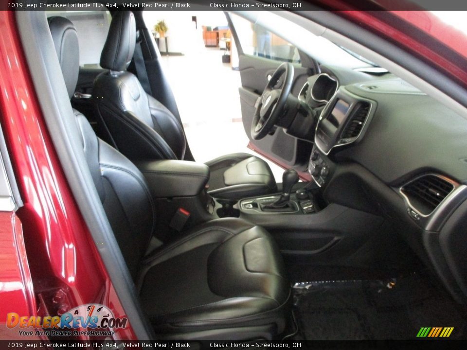 2019 Jeep Cherokee Latitude Plus 4x4 Velvet Red Pearl / Black Photo #16