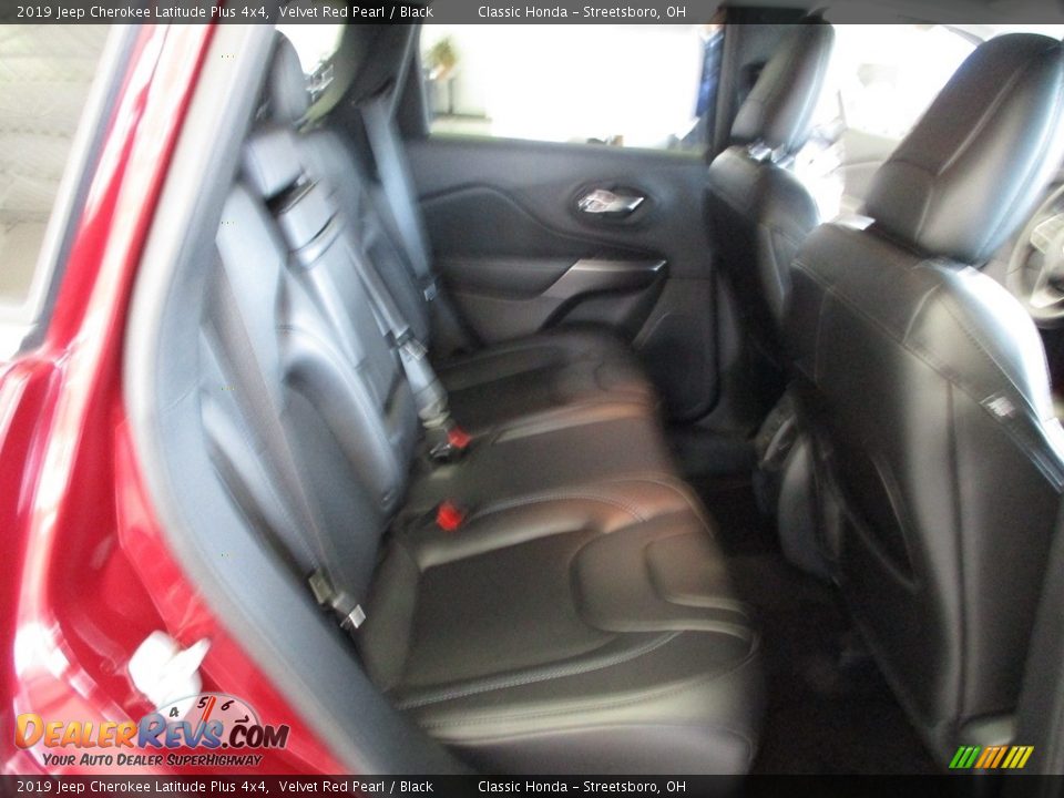 2019 Jeep Cherokee Latitude Plus 4x4 Velvet Red Pearl / Black Photo #19