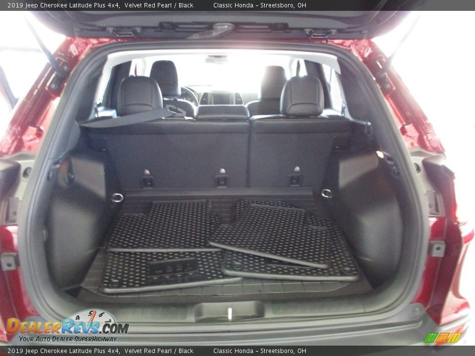 2019 Jeep Cherokee Latitude Plus 4x4 Velvet Red Pearl / Black Photo #20