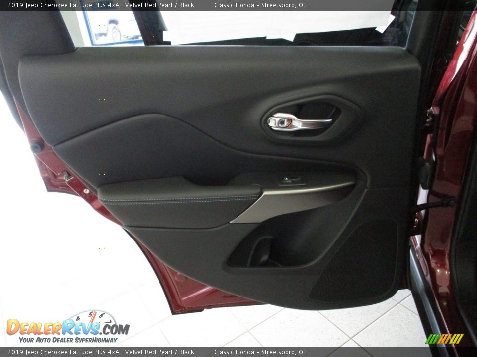 2019 Jeep Cherokee Latitude Plus 4x4 Velvet Red Pearl / Black Photo #22