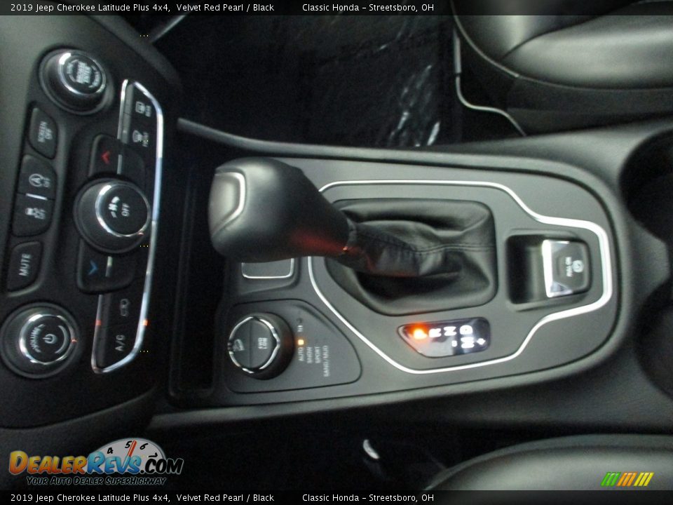 2019 Jeep Cherokee Latitude Plus 4x4 Velvet Red Pearl / Black Photo #31