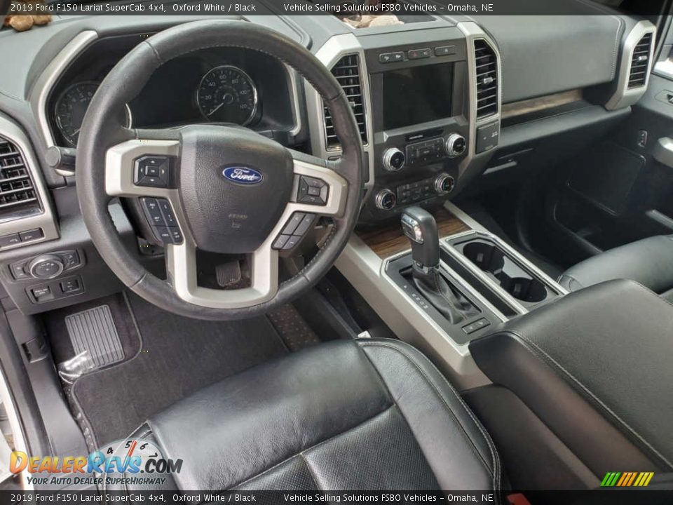 Front Seat of 2019 Ford F150 Lariat SuperCab 4x4 Photo #3