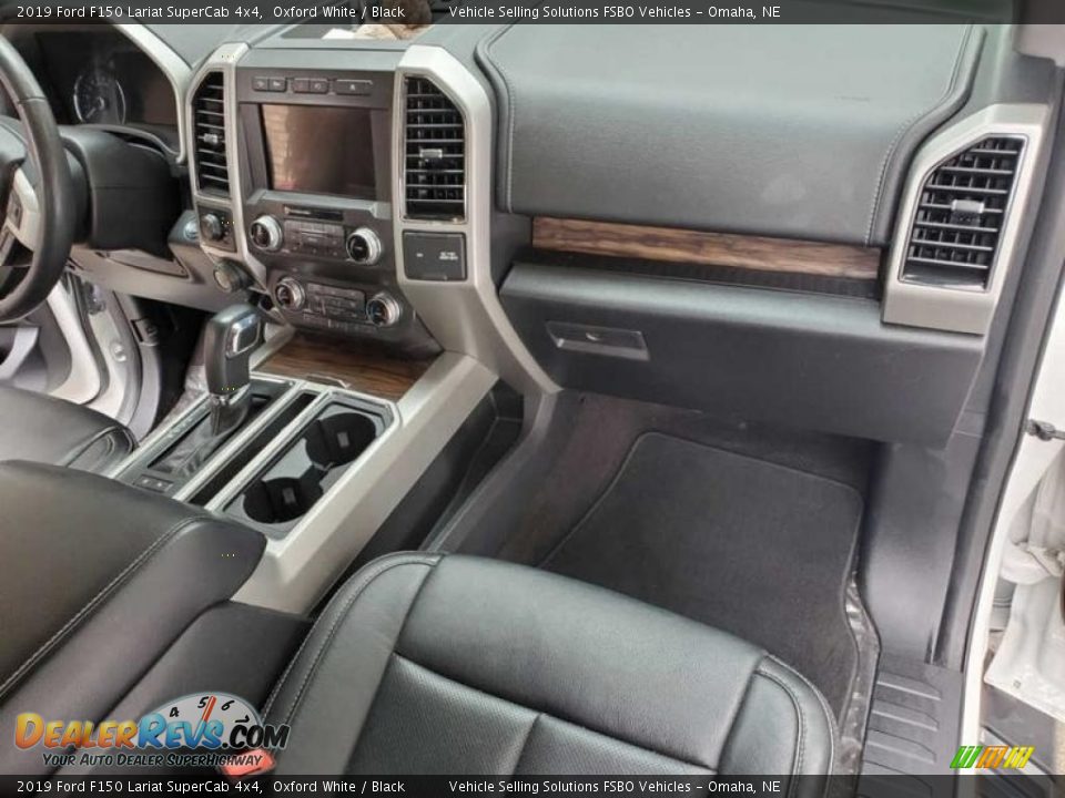 Front Seat of 2019 Ford F150 Lariat SuperCab 4x4 Photo #4