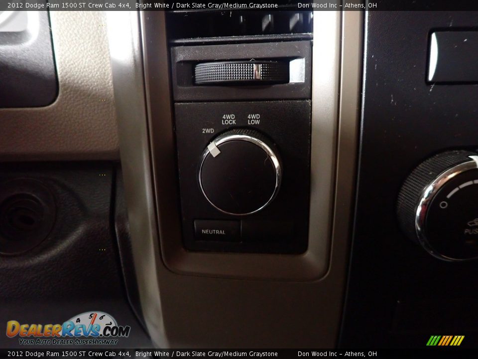 2012 Dodge Ram 1500 ST Crew Cab 4x4 Bright White / Dark Slate Gray/Medium Graystone Photo #27