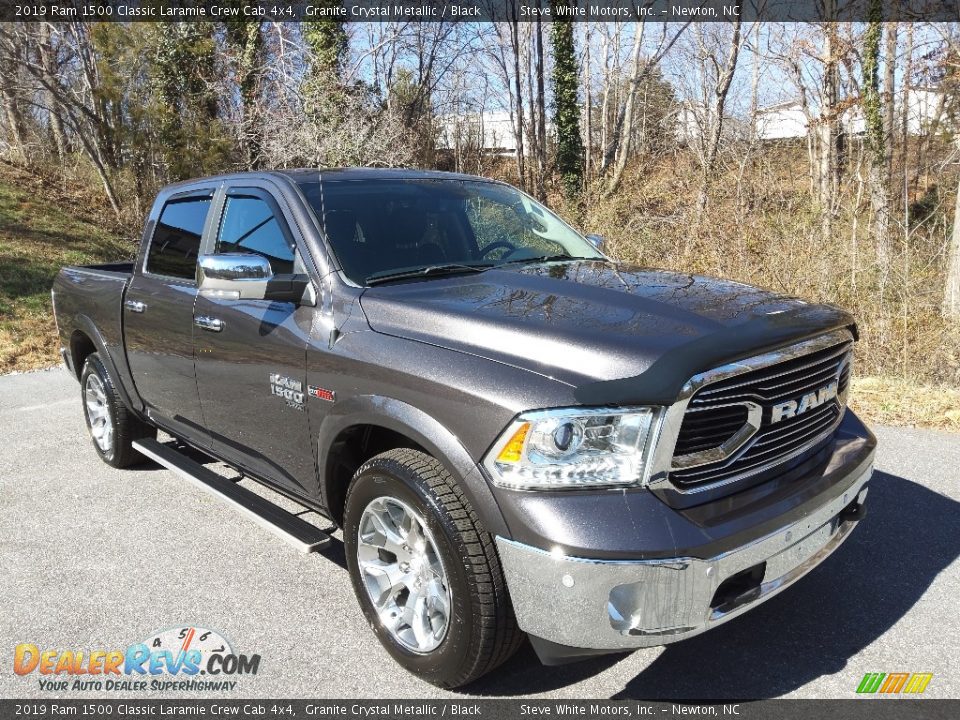 Front 3/4 View of 2019 Ram 1500 Classic Laramie Crew Cab 4x4 Photo #4