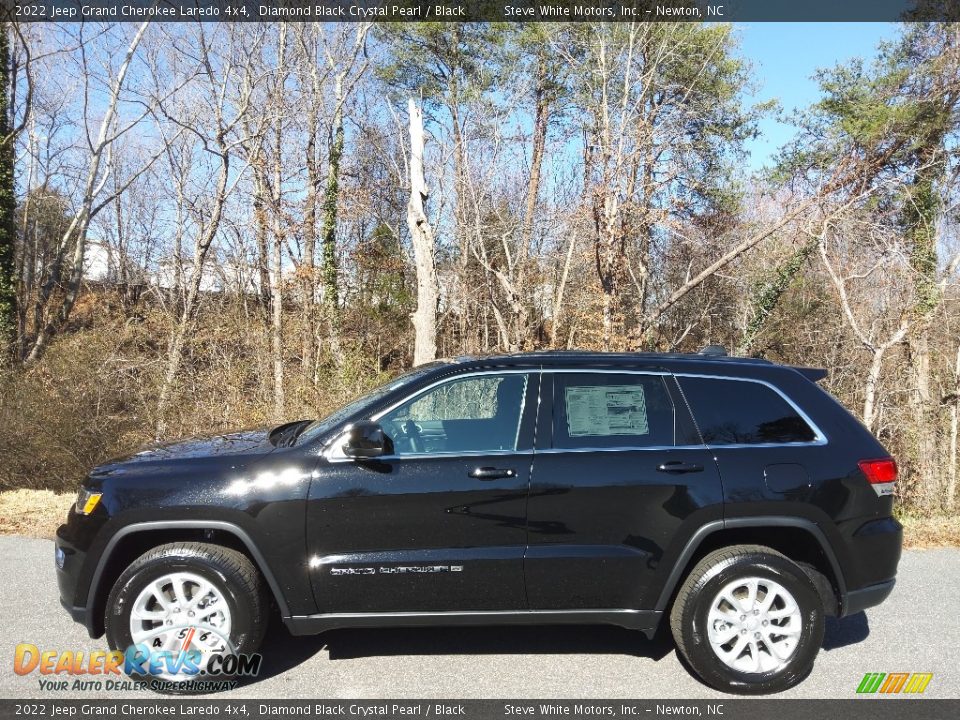 2022 Jeep Grand Cherokee Laredo 4x4 Diamond Black Crystal Pearl / Black Photo #1