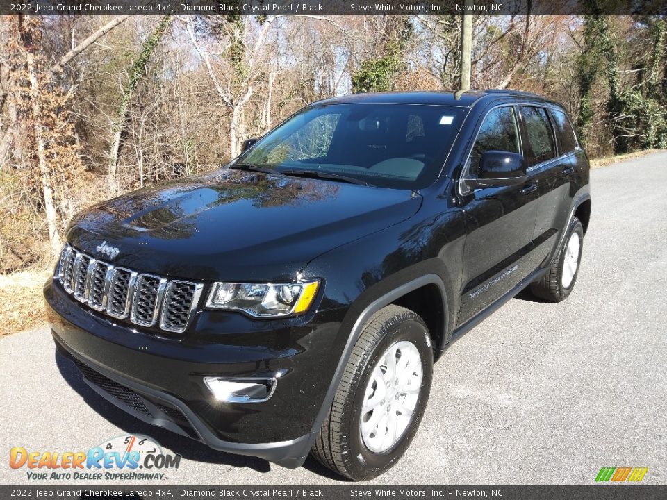 2022 Jeep Grand Cherokee Laredo 4x4 Diamond Black Crystal Pearl / Black Photo #2