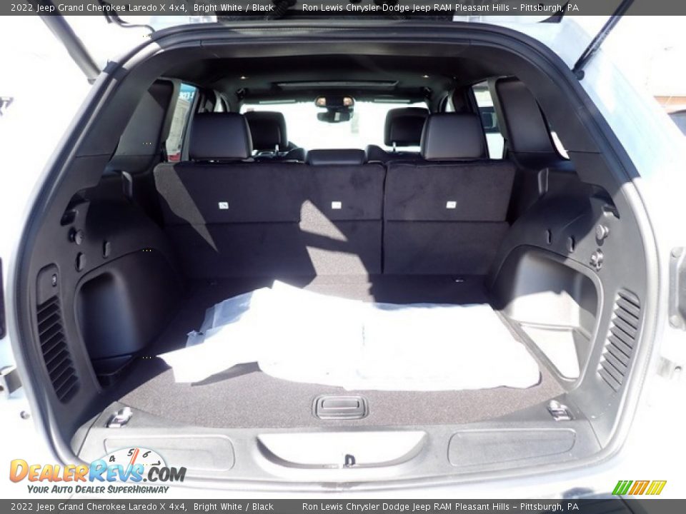 2022 Jeep Grand Cherokee Laredo X 4x4 Bright White / Black Photo #4