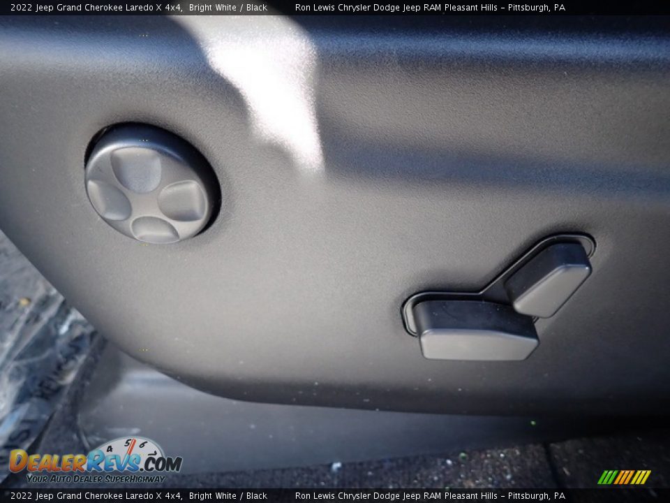 2022 Jeep Grand Cherokee Laredo X 4x4 Bright White / Black Photo #16