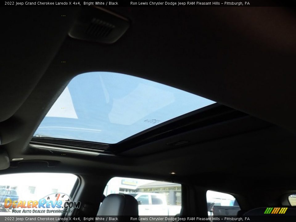 2022 Jeep Grand Cherokee Laredo X 4x4 Bright White / Black Photo #17