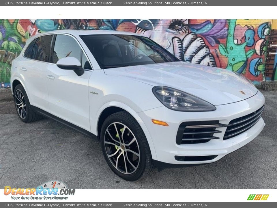 Front 3/4 View of 2019 Porsche Cayenne E-Hybrid Photo #2