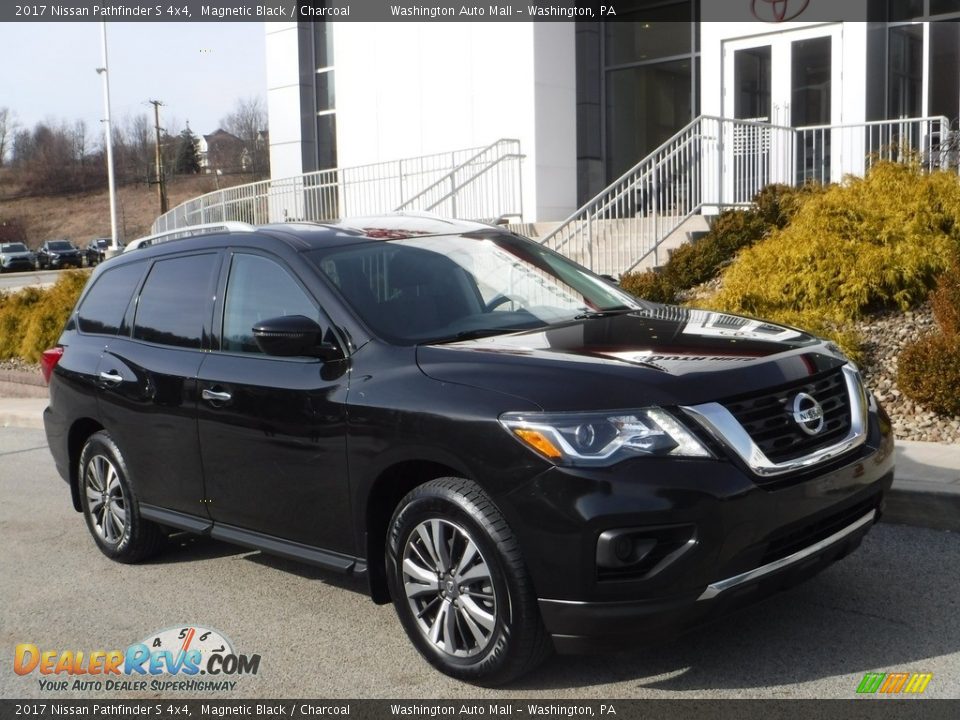 2017 Nissan Pathfinder S 4x4 Magnetic Black / Charcoal Photo #1