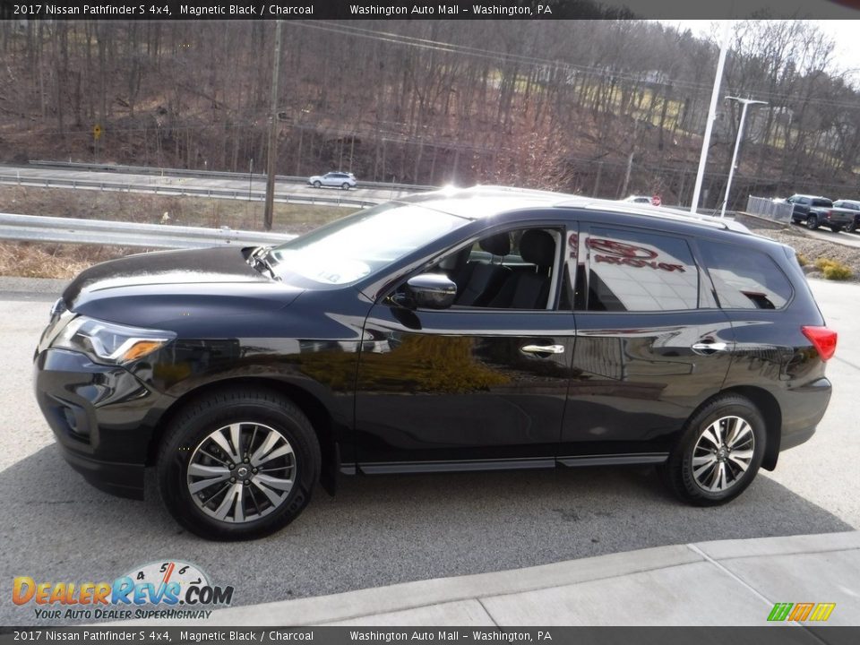 2017 Nissan Pathfinder S 4x4 Magnetic Black / Charcoal Photo #11