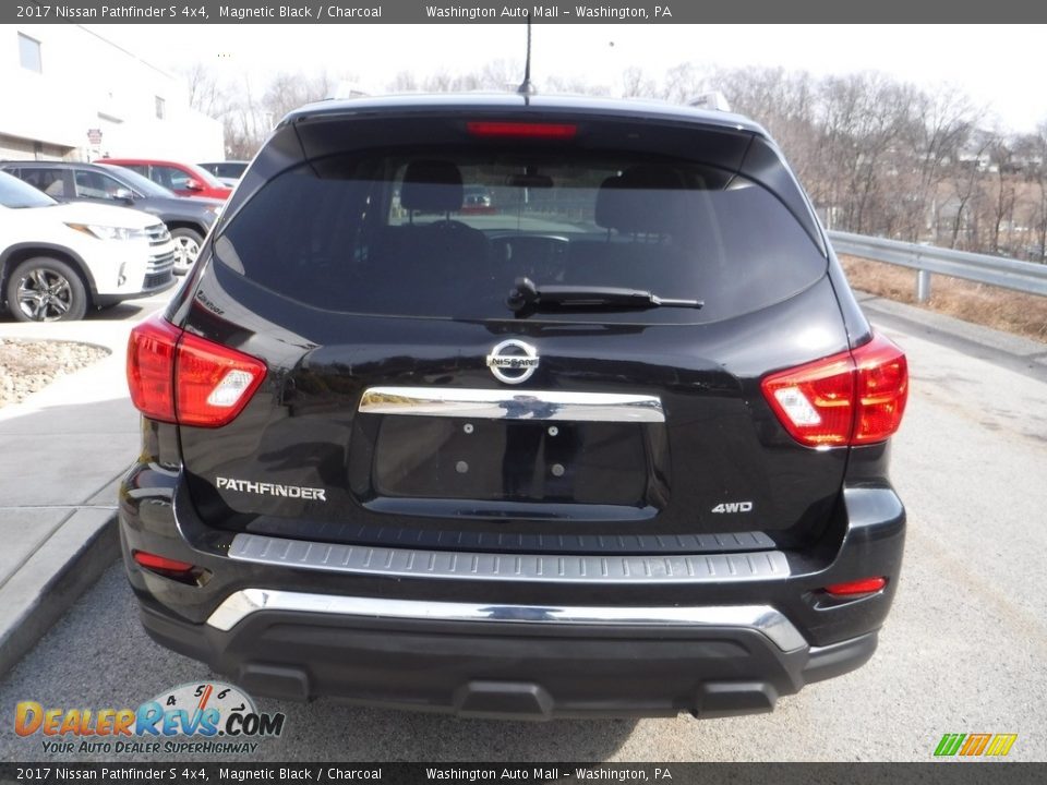 2017 Nissan Pathfinder S 4x4 Magnetic Black / Charcoal Photo #13