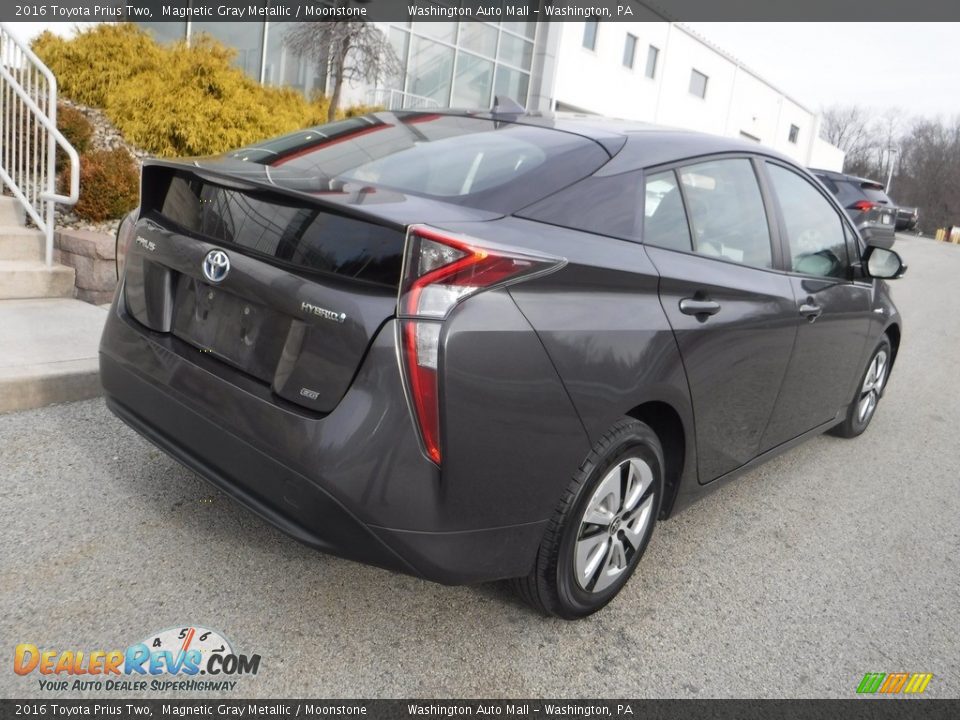 2016 Toyota Prius Two Magnetic Gray Metallic / Moonstone Photo #10