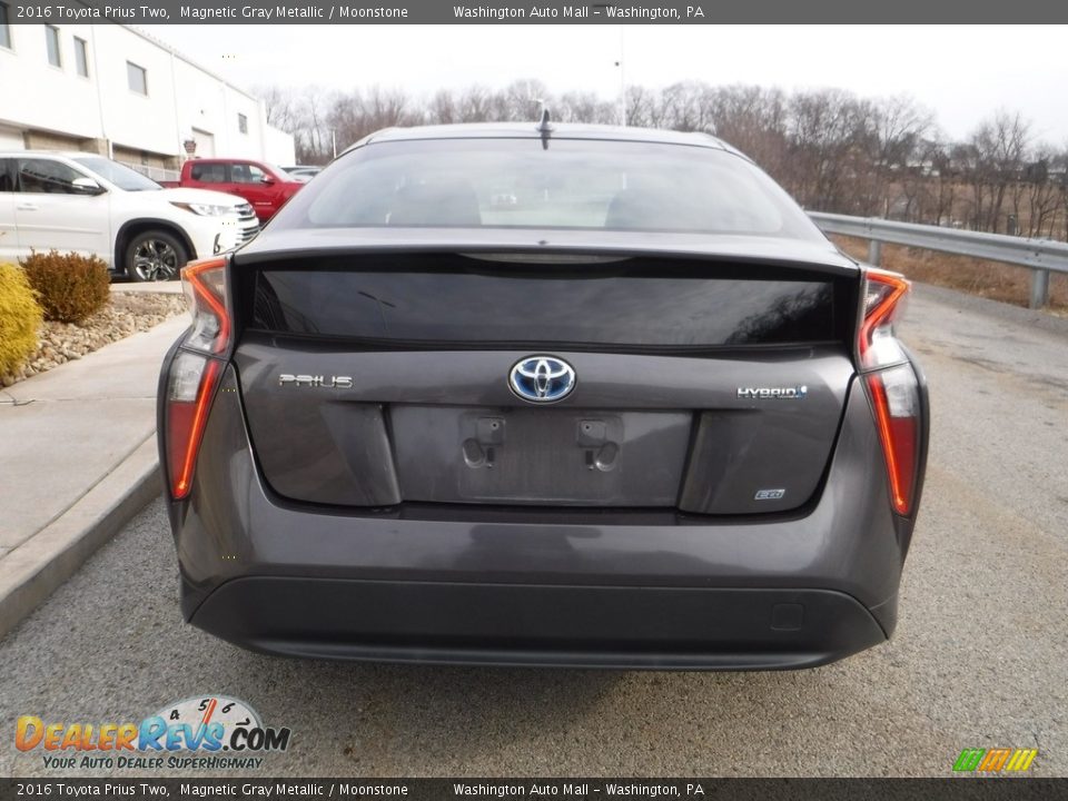 2016 Toyota Prius Two Magnetic Gray Metallic / Moonstone Photo #15