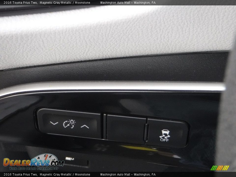 2016 Toyota Prius Two Magnetic Gray Metallic / Moonstone Photo #21