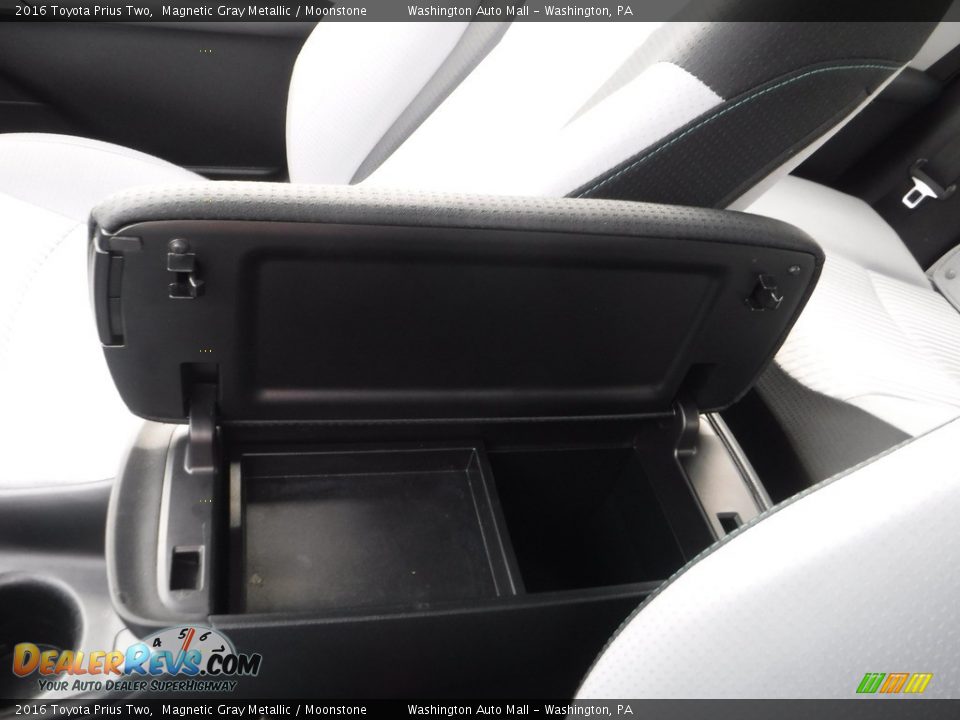 2016 Toyota Prius Two Magnetic Gray Metallic / Moonstone Photo #25