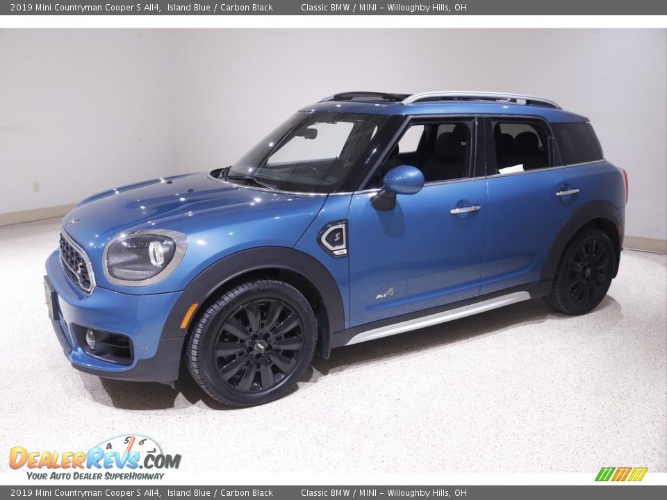 Front 3/4 View of 2019 Mini Countryman Cooper S All4 Photo #3