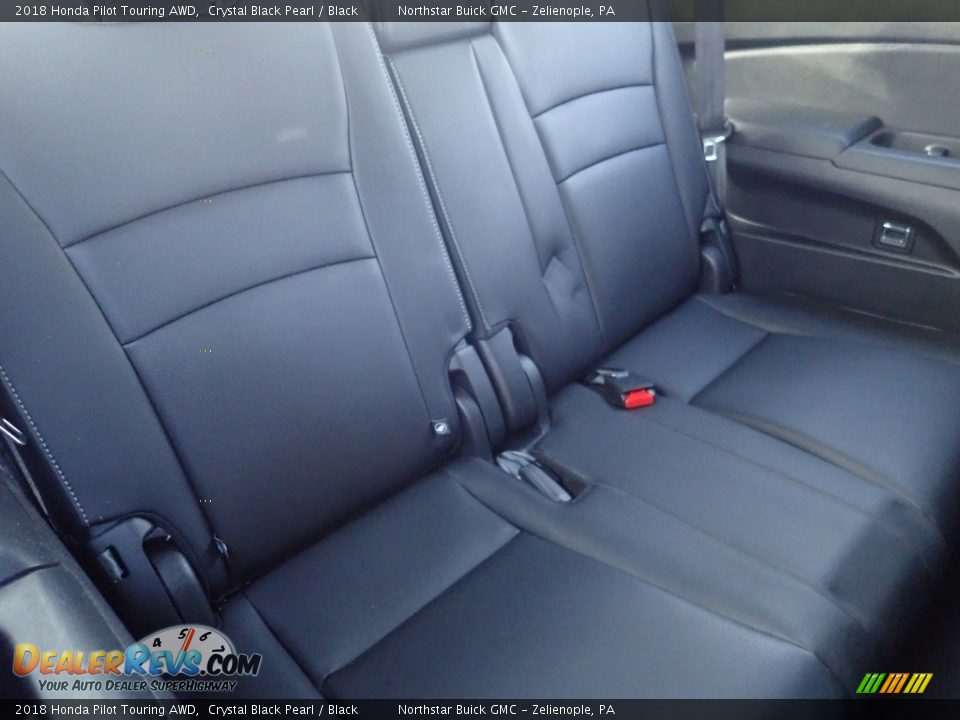 2018 Honda Pilot Touring AWD Crystal Black Pearl / Black Photo #15