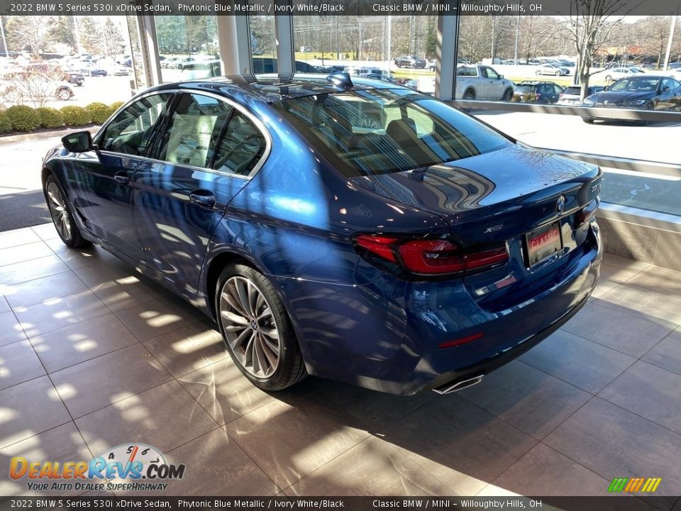 2022 BMW 5 Series 530i xDrive Sedan Phytonic Blue Metallic / Ivory White/Black Photo #2