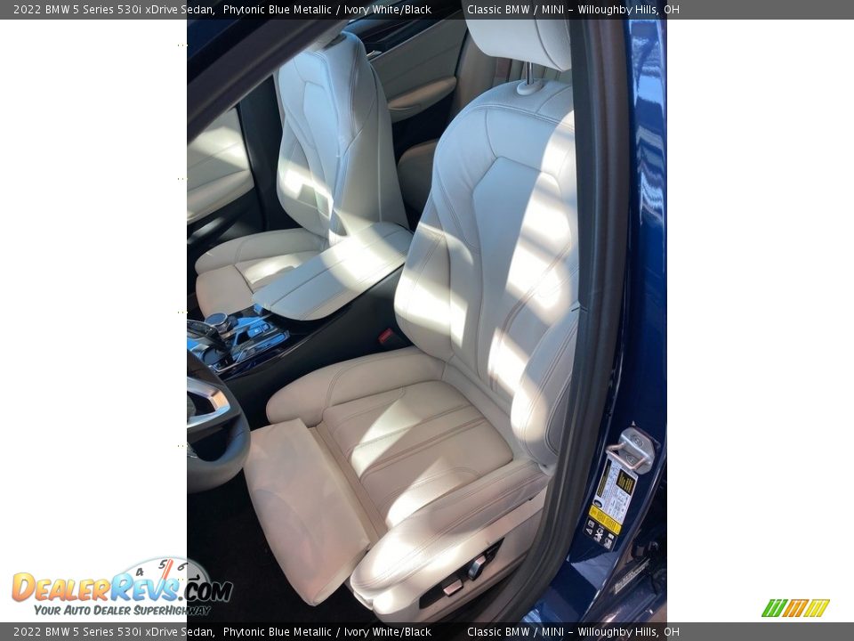 2022 BMW 5 Series 530i xDrive Sedan Phytonic Blue Metallic / Ivory White/Black Photo #4