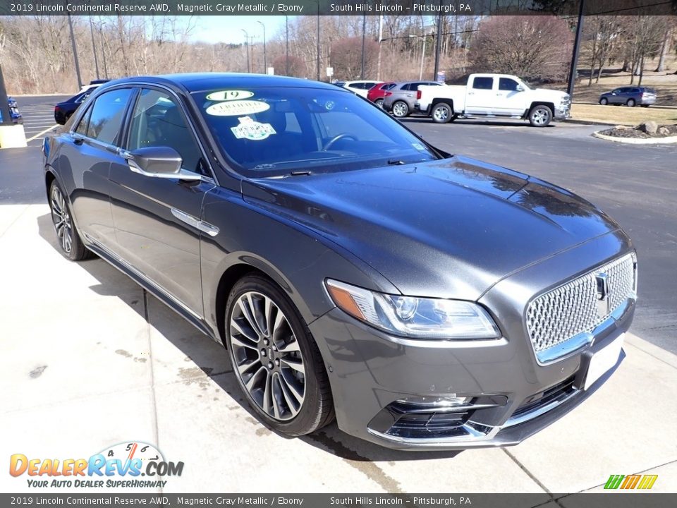 Front 3/4 View of 2019 Lincoln Continental Reserve AWD Photo #8