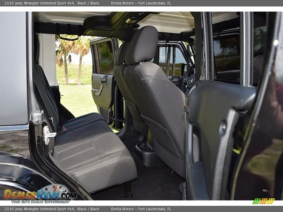 2016 Jeep Wrangler Unlimited Sport 4x4 Black / Black Photo #23