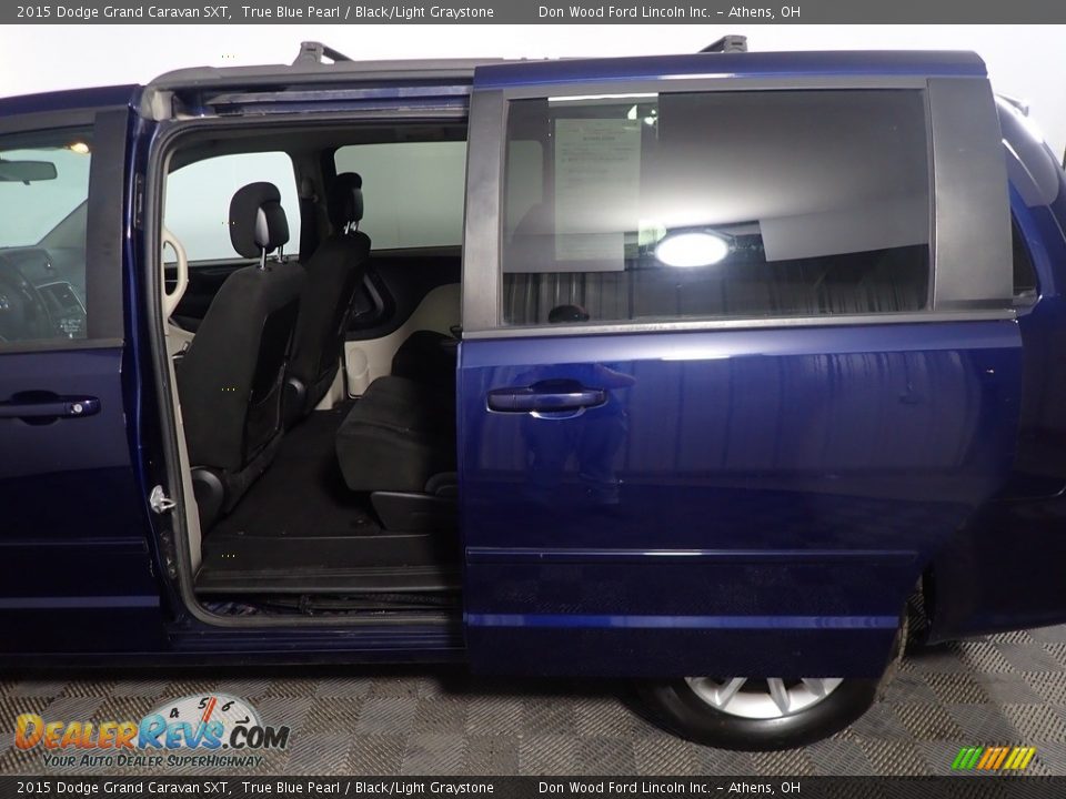 2015 Dodge Grand Caravan SXT True Blue Pearl / Black/Light Graystone Photo #32