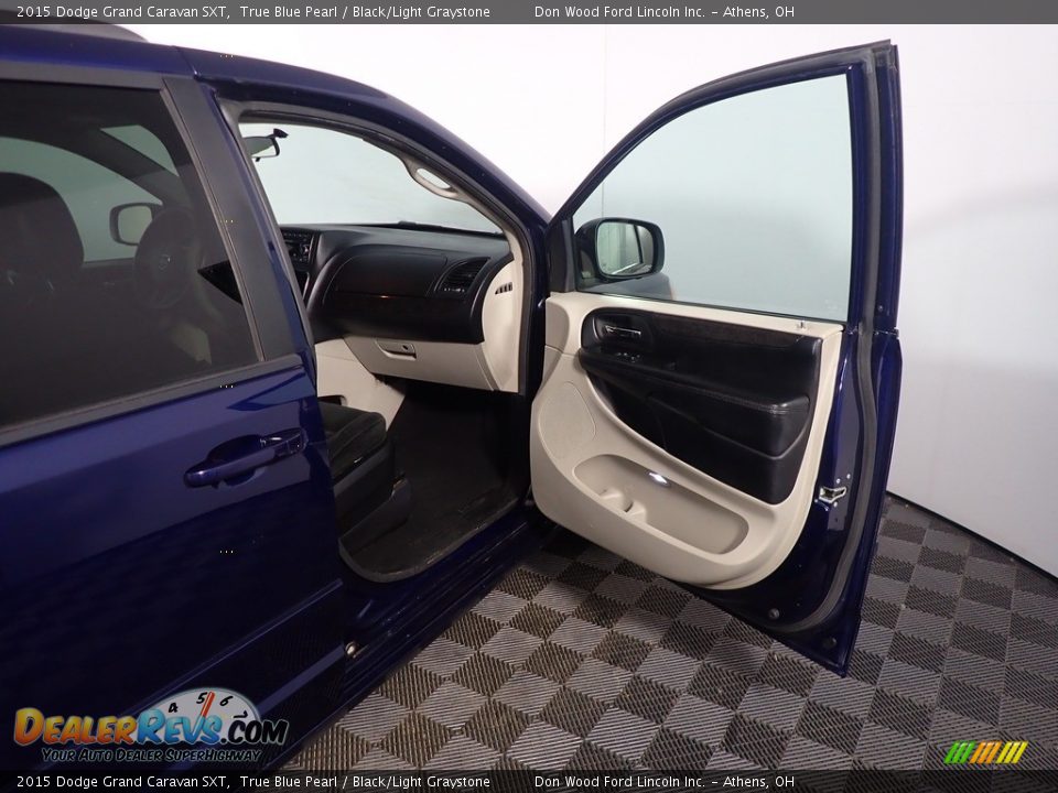 2015 Dodge Grand Caravan SXT True Blue Pearl / Black/Light Graystone Photo #36