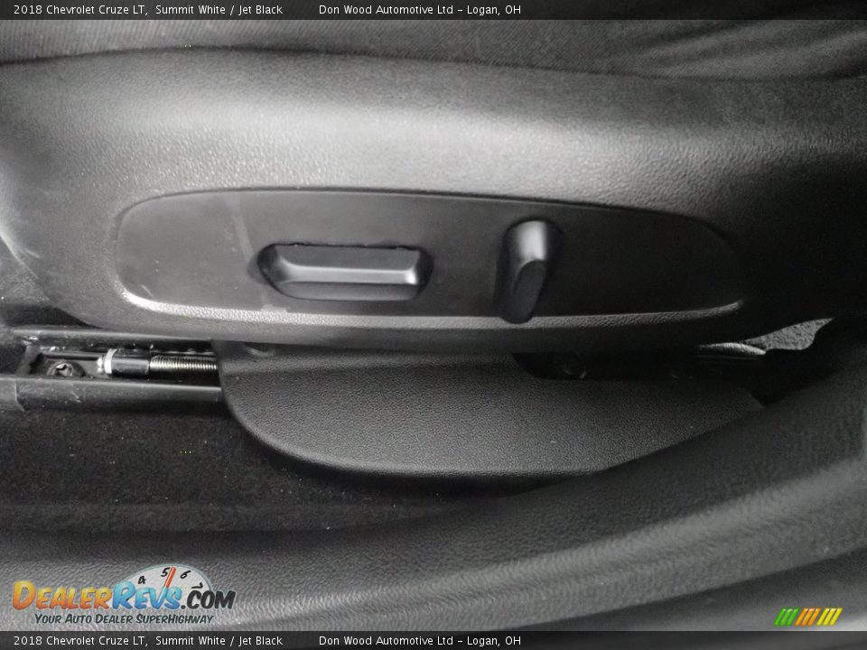 2018 Chevrolet Cruze LT Summit White / Jet Black Photo #17