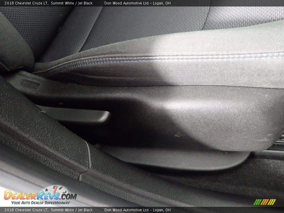 2018 Chevrolet Cruze LT Summit White / Jet Black Photo #31