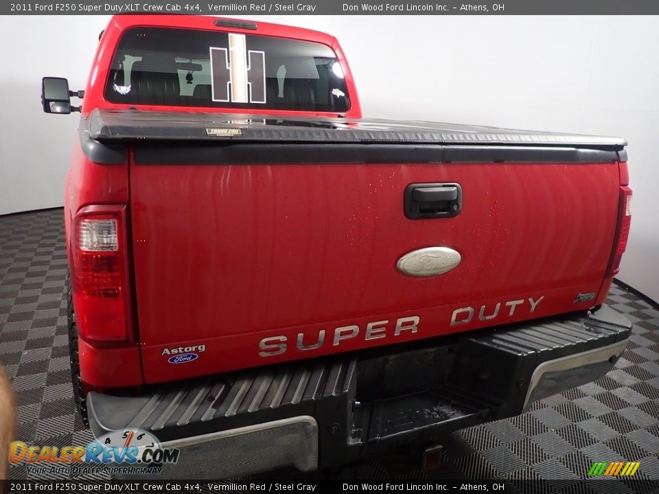 2011 Ford F250 Super Duty XLT Crew Cab 4x4 Vermillion Red / Steel Gray Photo #10