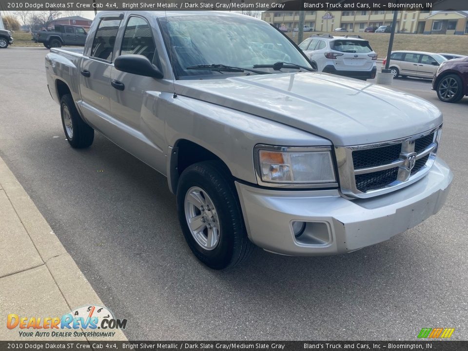 Front 3/4 View of 2010 Dodge Dakota ST Crew Cab 4x4 Photo #4