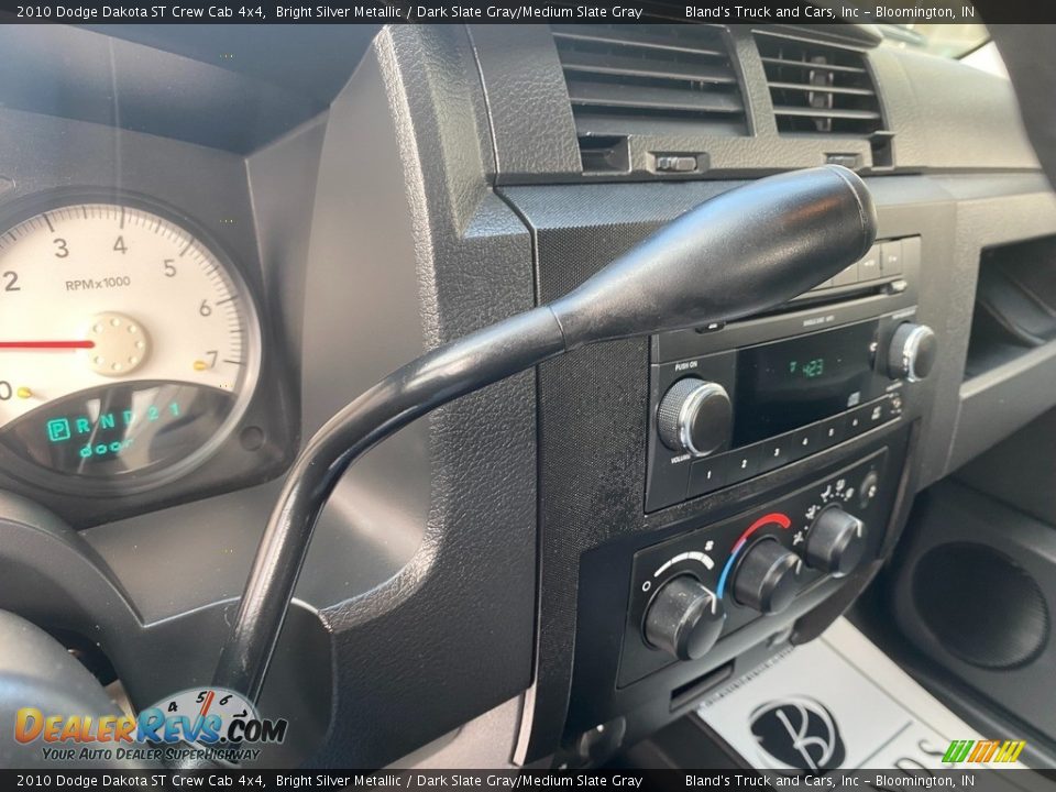 2010 Dodge Dakota ST Crew Cab 4x4 Bright Silver Metallic / Dark Slate Gray/Medium Slate Gray Photo #16