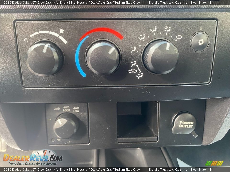Controls of 2010 Dodge Dakota ST Crew Cab 4x4 Photo #20