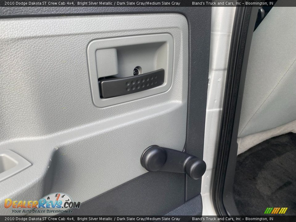 Door Panel of 2010 Dodge Dakota ST Crew Cab 4x4 Photo #25