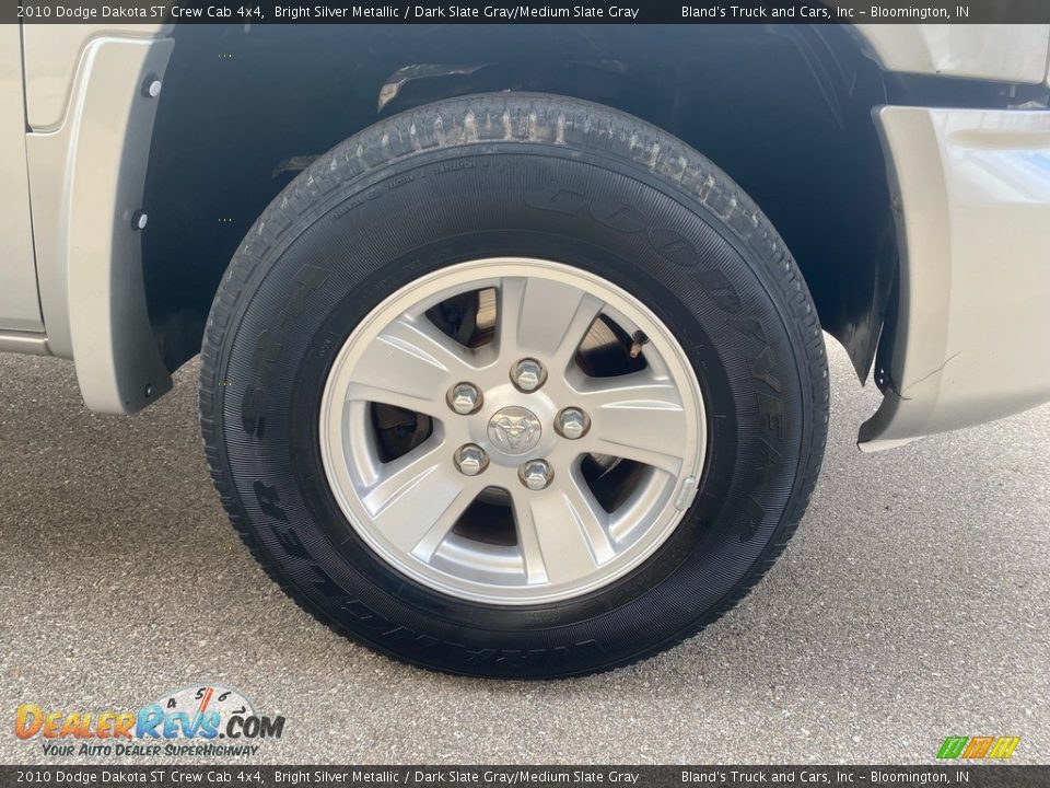 2010 Dodge Dakota ST Crew Cab 4x4 Bright Silver Metallic / Dark Slate Gray/Medium Slate Gray Photo #29