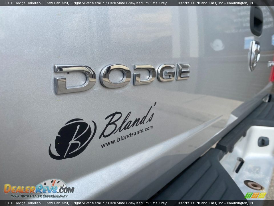 2010 Dodge Dakota ST Crew Cab 4x4 Bright Silver Metallic / Dark Slate Gray/Medium Slate Gray Photo #33