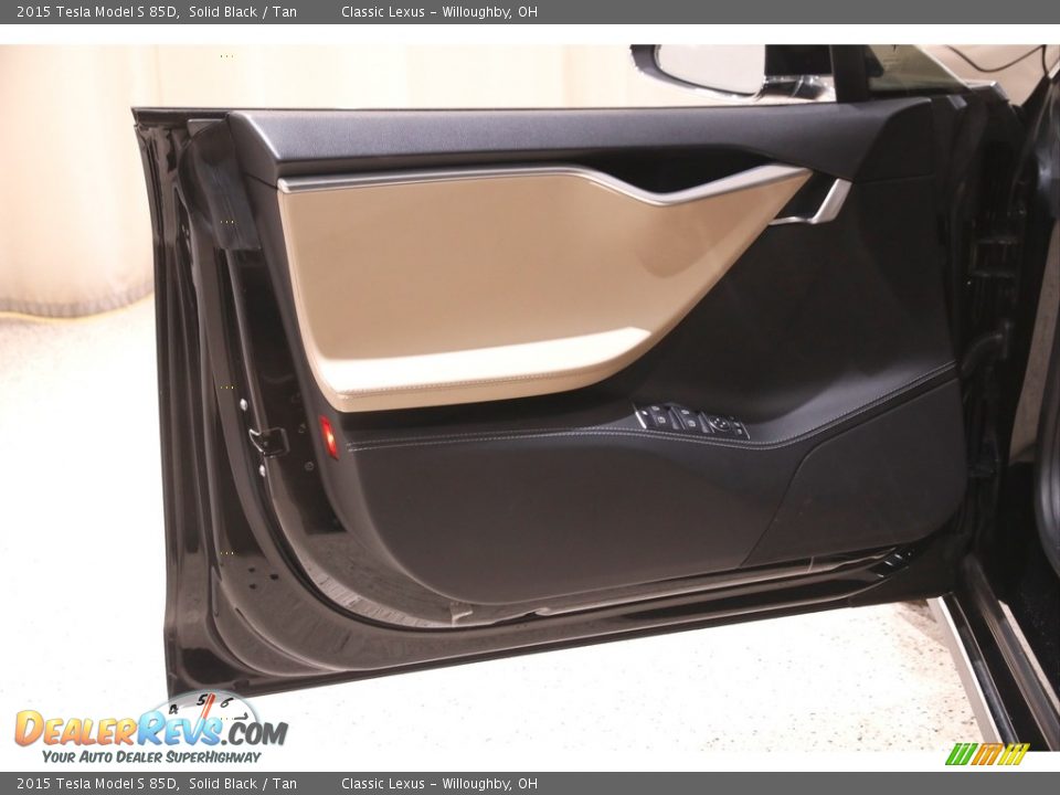 Door Panel of 2015 Tesla Model S 85D Photo #4