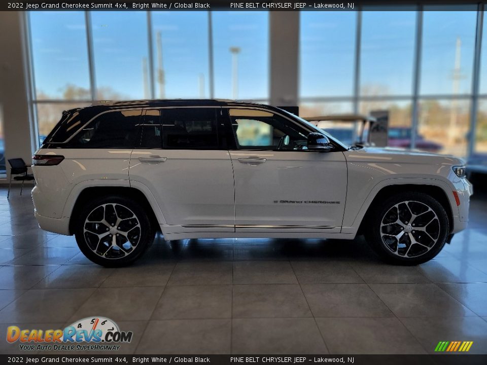 Bright White 2022 Jeep Grand Cherokee Summit 4x4 Photo #3