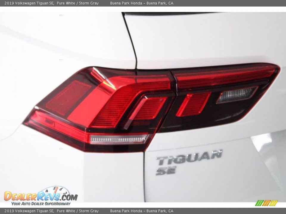 2019 Volkswagen Tiguan SE Pure White / Storm Gray Photo #33
