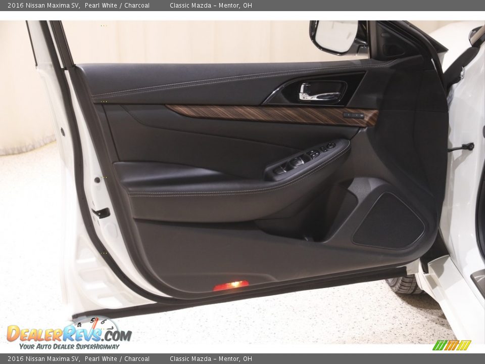 2016 Nissan Maxima SV Pearl White / Charcoal Photo #4