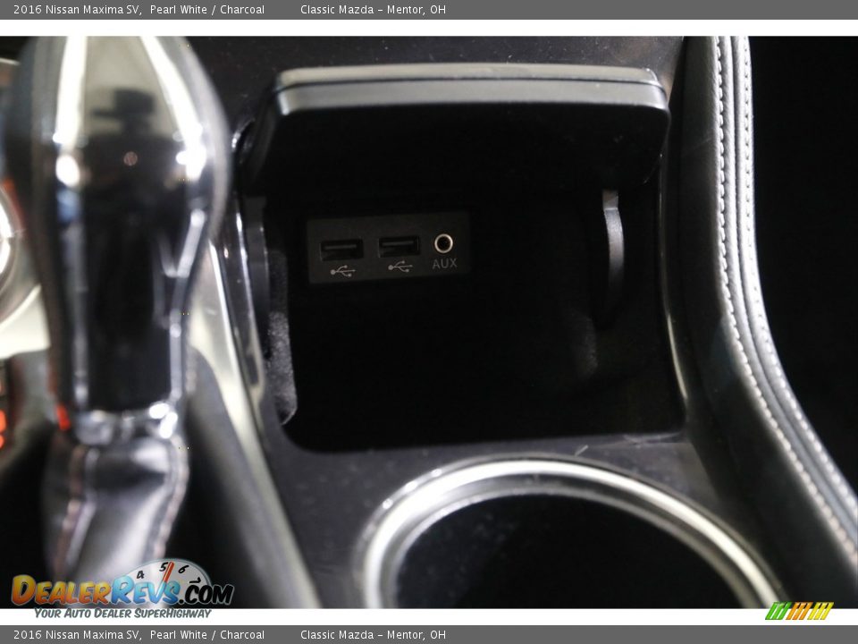 2016 Nissan Maxima SV Pearl White / Charcoal Photo #16