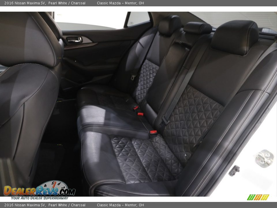 2016 Nissan Maxima SV Pearl White / Charcoal Photo #19