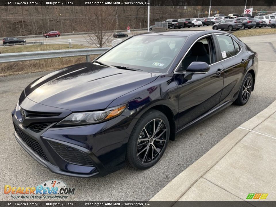 Front 3/4 View of 2022 Toyota Camry SE Photo #7