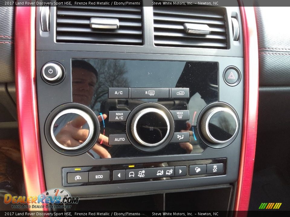 Controls of 2017 Land Rover Discovery Sport HSE Photo #25